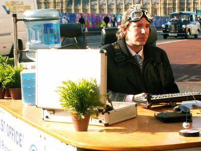 World’s fastest office comes to Westminster Bridge