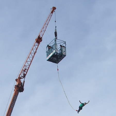 Bungee jumping in St Thomas' Street