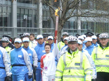 The torch returns to Tooley Street via Potters Fie