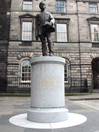 Statue of James Braidwood