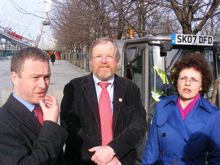 Bill Bryson and Hilary Benn meet street cleaners on South Bank