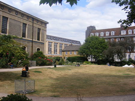 St John’s Churchyard in Waterloo receives Green Flag Award