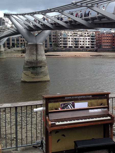 Seven street pianos come to SE1