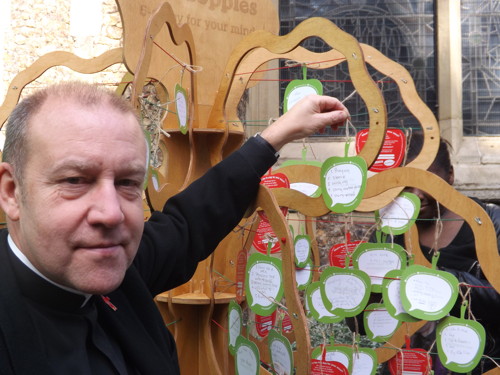 Mindapples tree appears in Southwark Cathedral churchyard