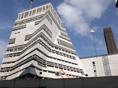 Tate Modern retains visitor record