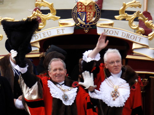 Lord Mayor’s Show features Thames flotilla and Bermondsey choir