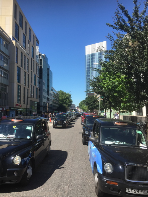 Taxi drivers' protest against TfL brings Blackfriars Road to a halt