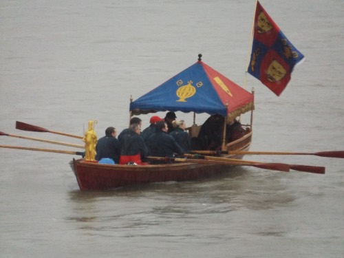 Wet welcome for Lord Mayor on river 