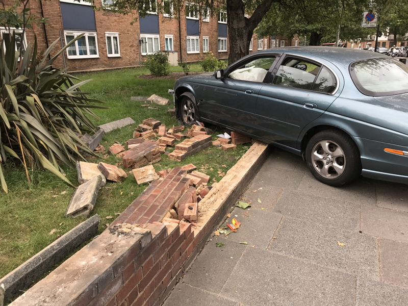 Driver arrested after crashing car into Abbey Street wall