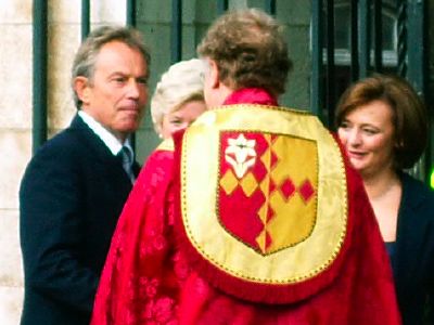 The Dean of Southwark greets the Prime Minister an