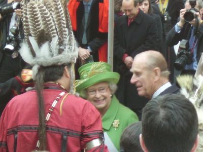Queen at Southwark Cathedral for Mohegan ceremony