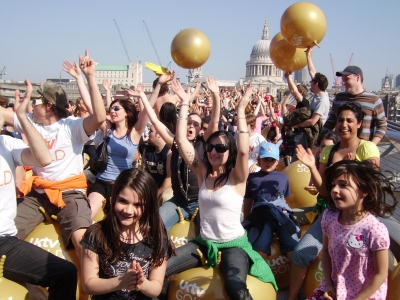 600 space hoppers on the Millennium Bridge