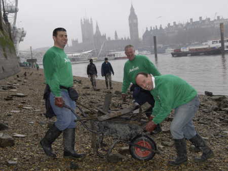 Hotel managers help South Bank foreshore clean-up