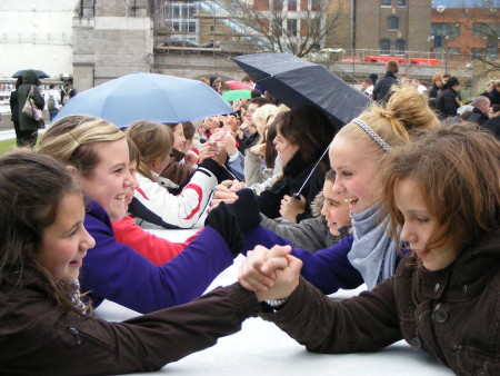 Arm wrestling record broken in Potters Fields Park