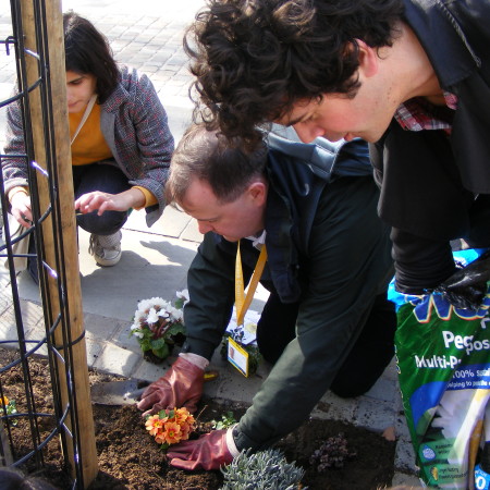 Guerrilla gardener Richard Reynolds launches ‘Pimp Your Pavement’ campaign