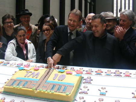 Tate Modern celebrates 10th birthday with procession and cake