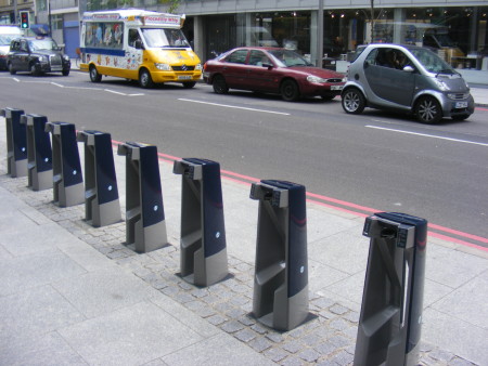 London’s first cycle hire docking station installed in Southwark Street