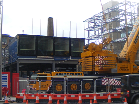 First prefabricated hotel rooms craned into place at citizenM Bankside