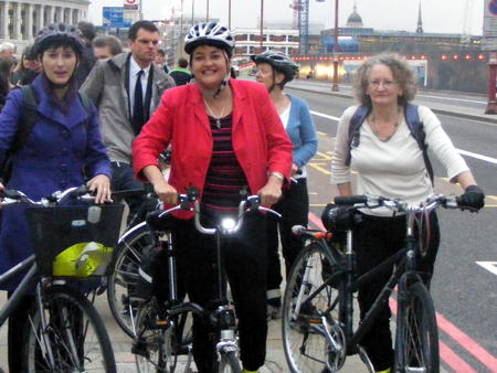 Blackfriars Bridge packed with cyclists as campaign continues