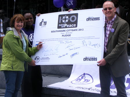 Youths join hands round City Hall to launch 100 Days of Peace