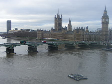 22 arrested in Westminster Bridge gaming clampdown