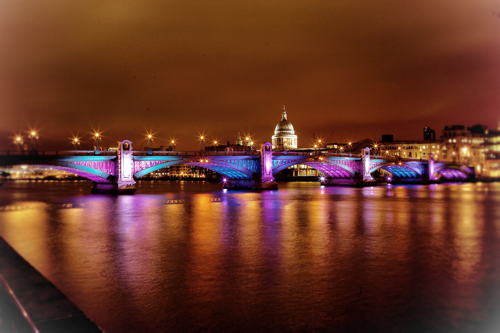 Thames bridges get special Olympic lighting