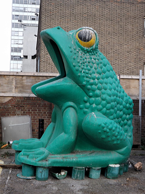 Elephant & Castle Leisure Centre: demolition under way