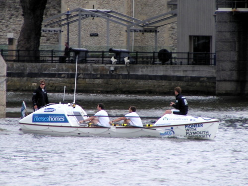 Round-Britain rowing race starts at Tower Bridge