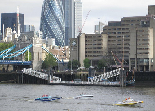 Powerboats leave Tower Bridge for offshore race