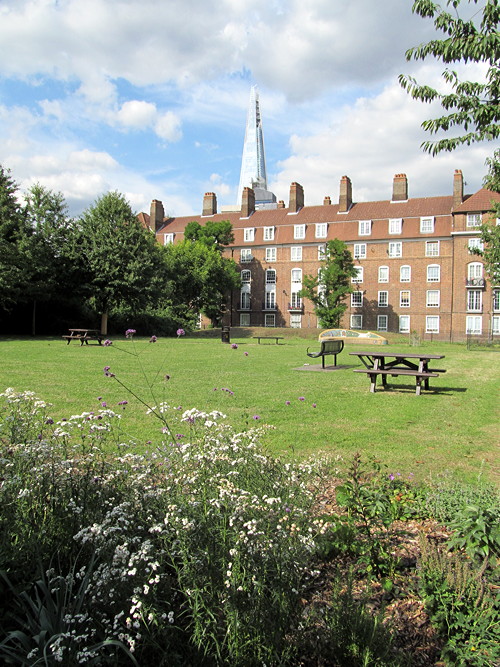 Tabard Gardens gains Green Flag award for first time