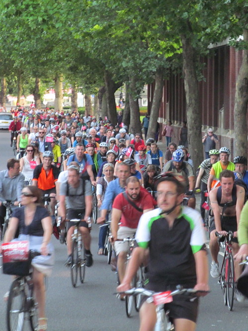 Thousands of cyclists join South Bank protest