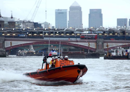 'Ghost boat' cabin cruiser cast adrift on the Thames