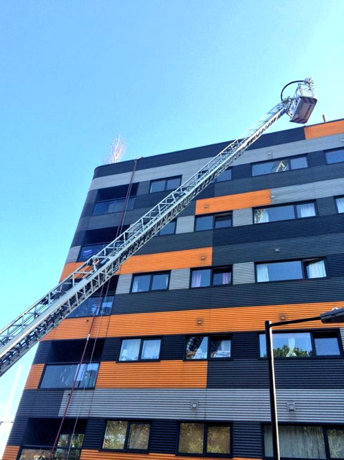 Fire on roof of Tower Bridge Road flats