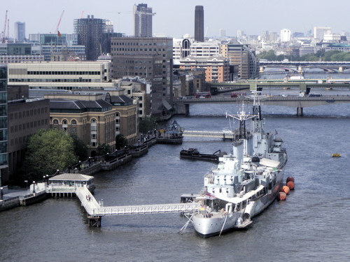 WWI centenary £2 coins given out in change at HMS Belfast shop