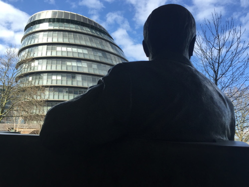 Boris Johnson unveils Sir Simon Milton statue at One Tower Bridge