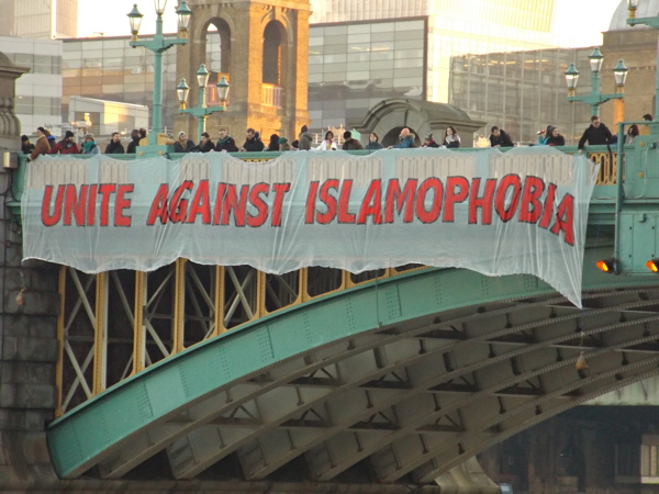 Trump inauguration: campaigners unfurl banners on Thames bridges