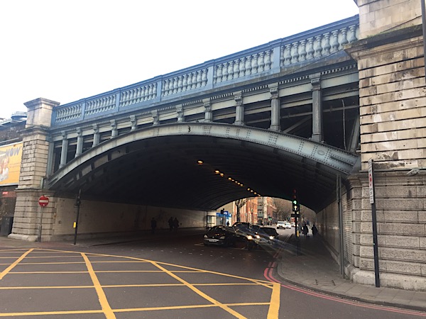 Narrower pavements: TfL plan to speed up Tower Bridge Road buses