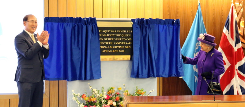 Queen visits HQ of UN maritime agency on Albert Embankment