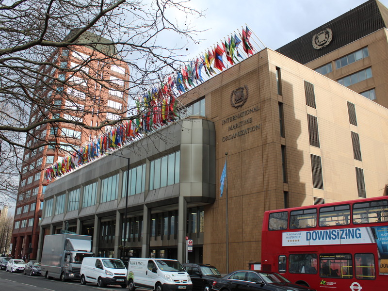 Queen visits HQ of UN maritime agency on Albert Embankment