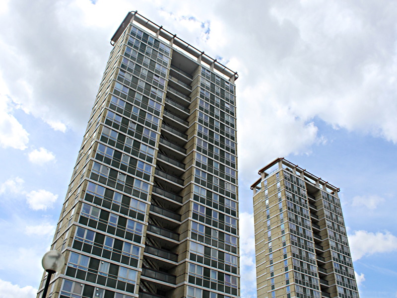 Sprinklers put out chip pan fire in Avondale Square towerblock