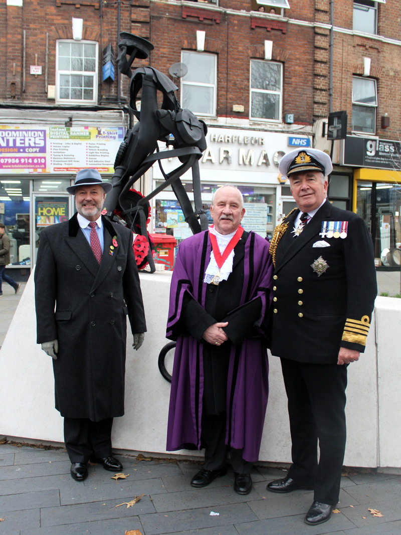 Rings from Zeebrugge Harbour added to Albert McKenzie VC memorial