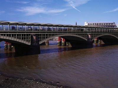 Blackfriars Station would span the Thames with ent