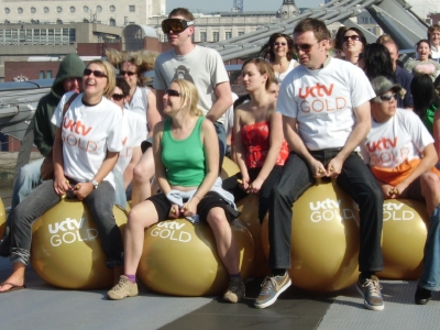 600 space hoppers on the Millennium Bridge