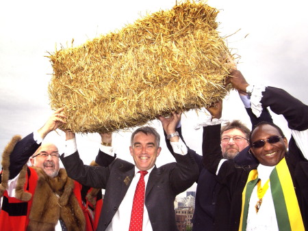 Bale of straw hung from Blackfriars Railway Bridge to mark start of major Thameslink work