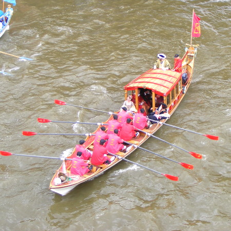 Henry VIII takes to the Thames for Tudor River Pageant