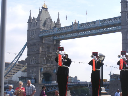 Boris swaps Olympic flag for Armed Forces Day flag at City Hall