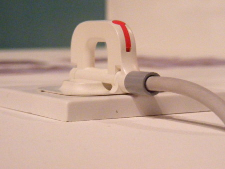 Folding plug by Min-Kyu Choi