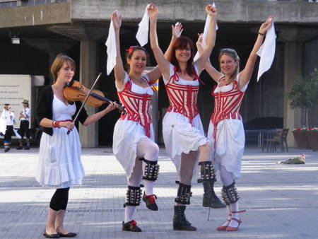 1,000 morris dancers appear on London’s streets