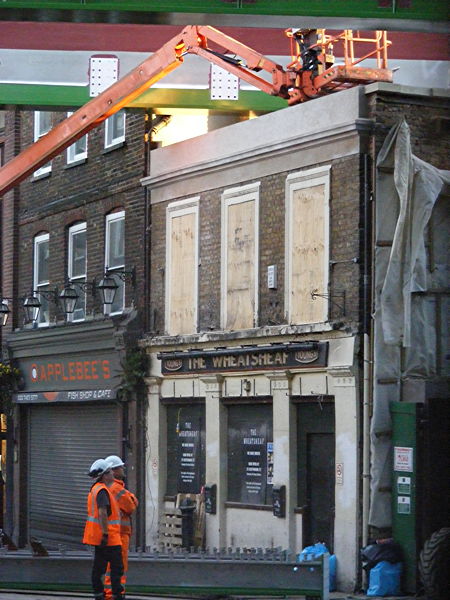 Thameslink rail bridge installed above Wheatsheaf at Borough Market