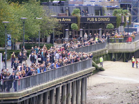 Sculptor’s walking boat fails to make it onto the Bankside beach